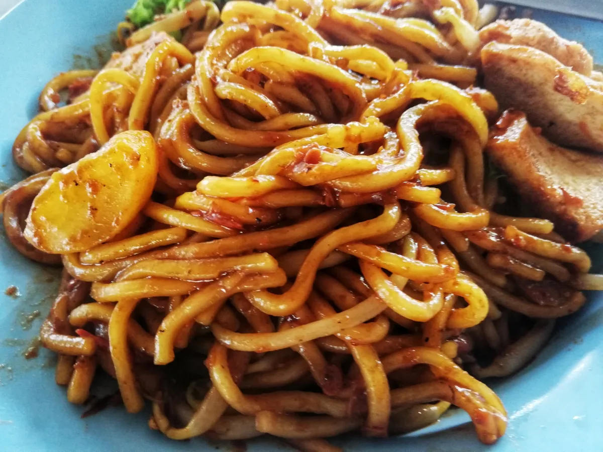 Mee goreng with egg