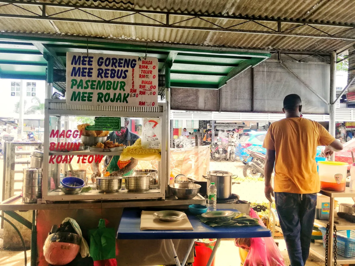 Mee goreng, mee rebus and pasembur stall