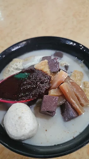 Chain Ferry Road Curry Mee — signature dish