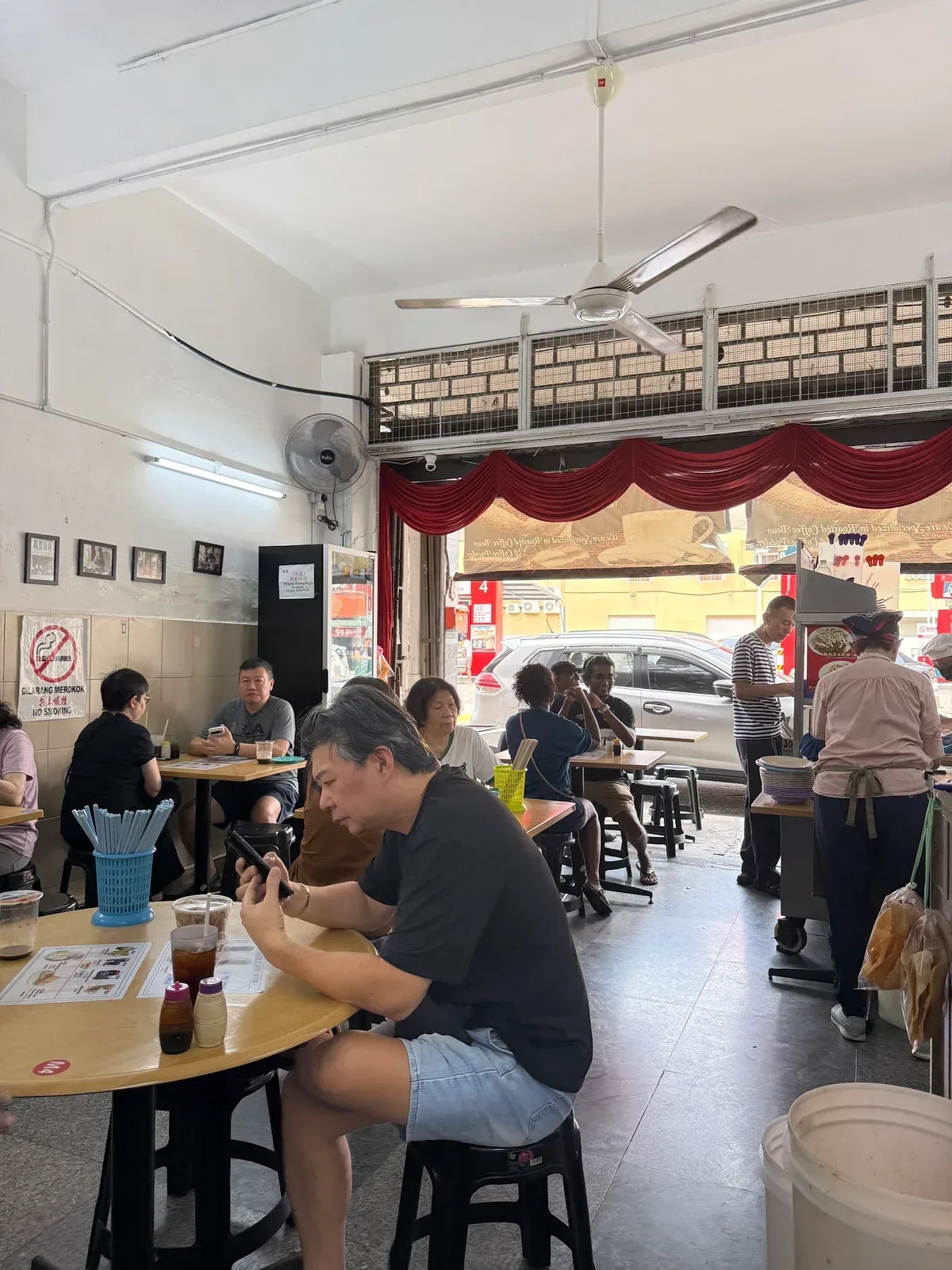 Chee Meng Cafe — interior