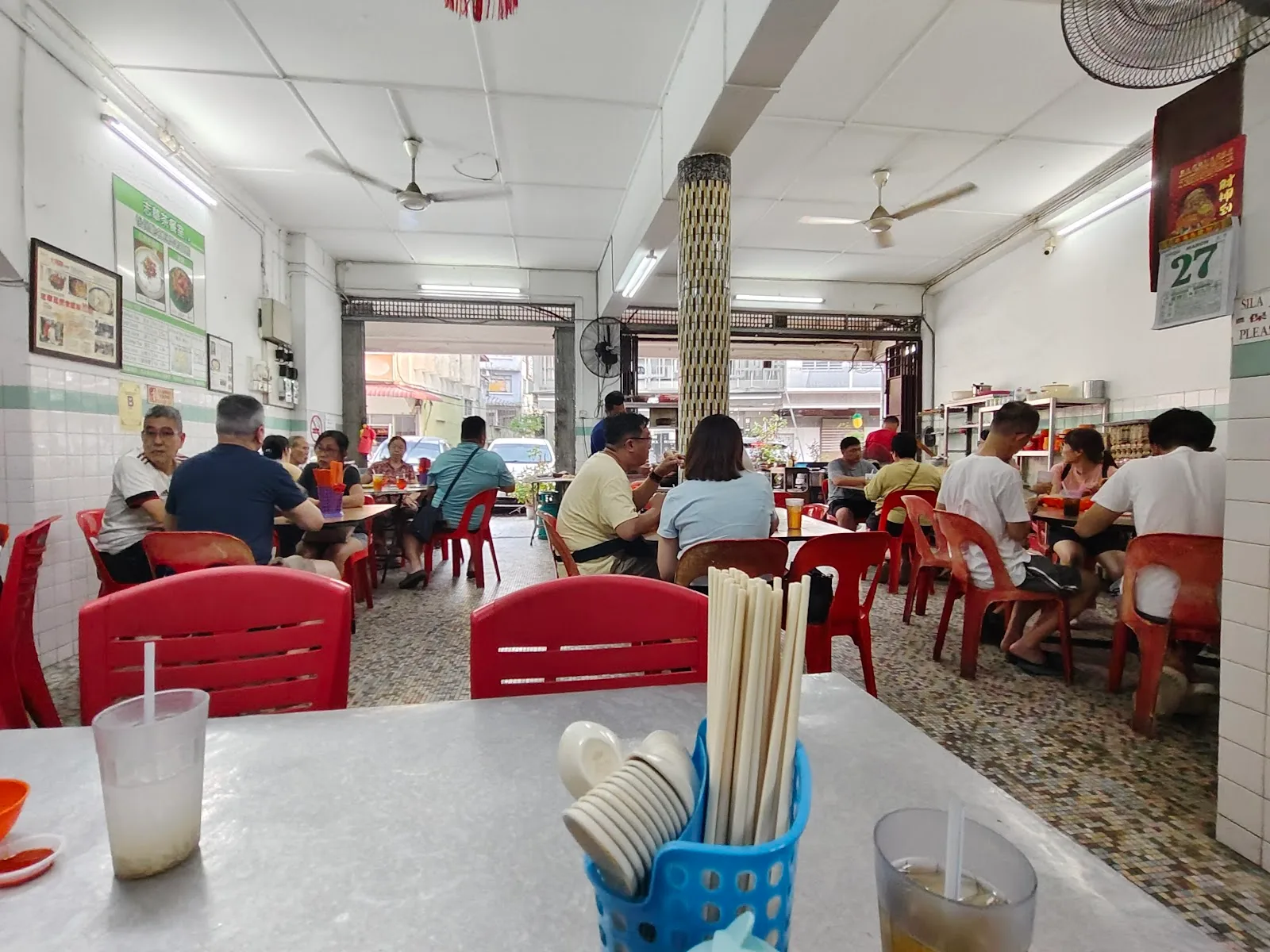 Chee Wah Coffee Shop — interior