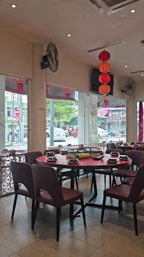 Chicken Claypot House Macalister — interior