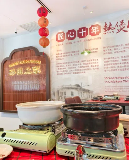 Chicken Claypot House Macalister — interior