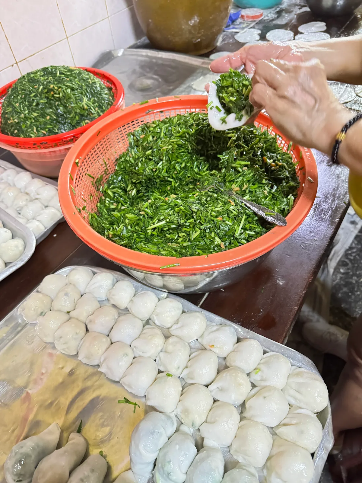 Chai kuih being filled by hand