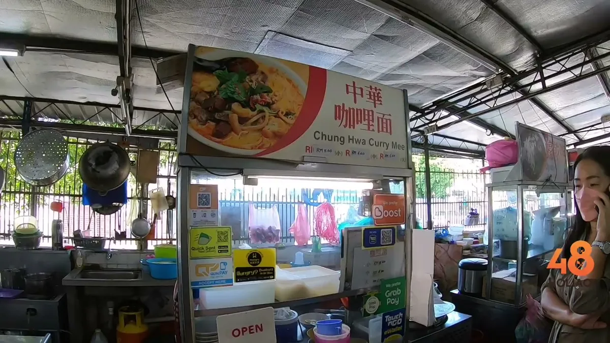 Chung Hwa Curry Mee stall signboard