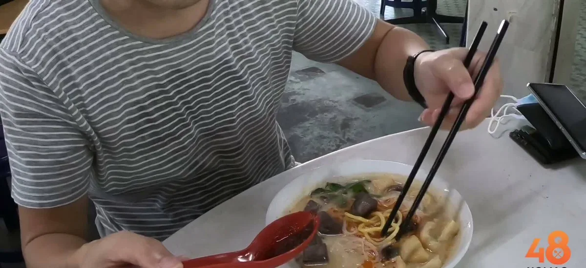 Chung Hwa Curry Mee blood cube and innards side