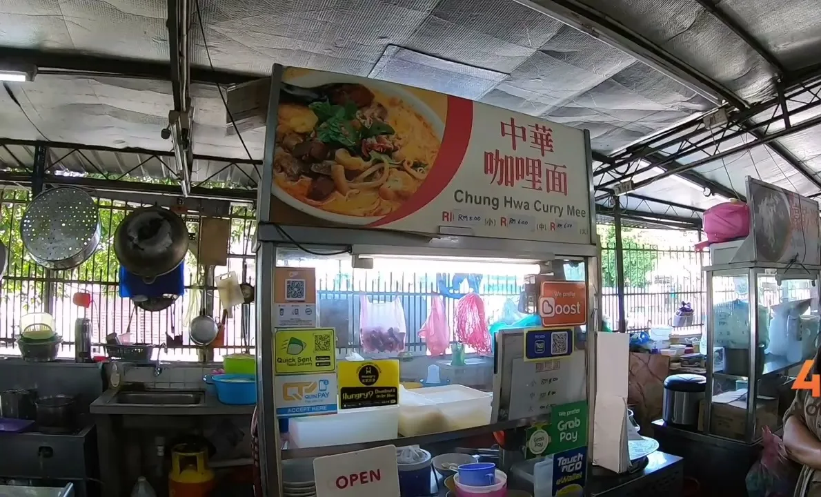 Chung Hwa Curry Mee stall booth with signboard