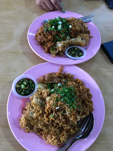Claypot Chicken Rice @ Jelutong — signature dish