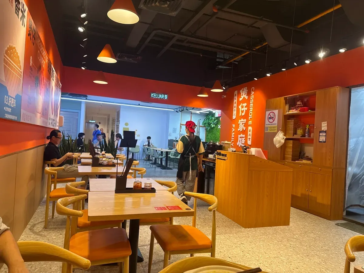 Claypot Foodie 煲仔家庭 — interior