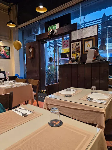 D'Sakra - Finest Indian Restaurant In The City — interior
