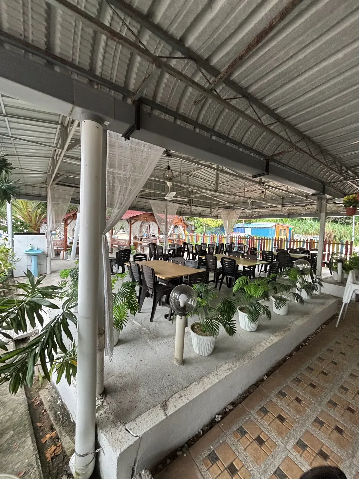 D'Seafood Paradise — interior