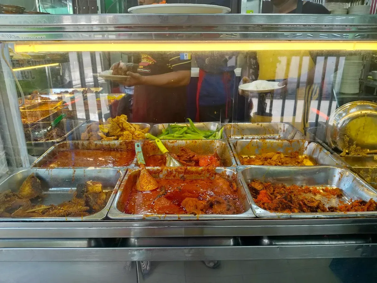 Nasi Kandar Deen Maju — interior