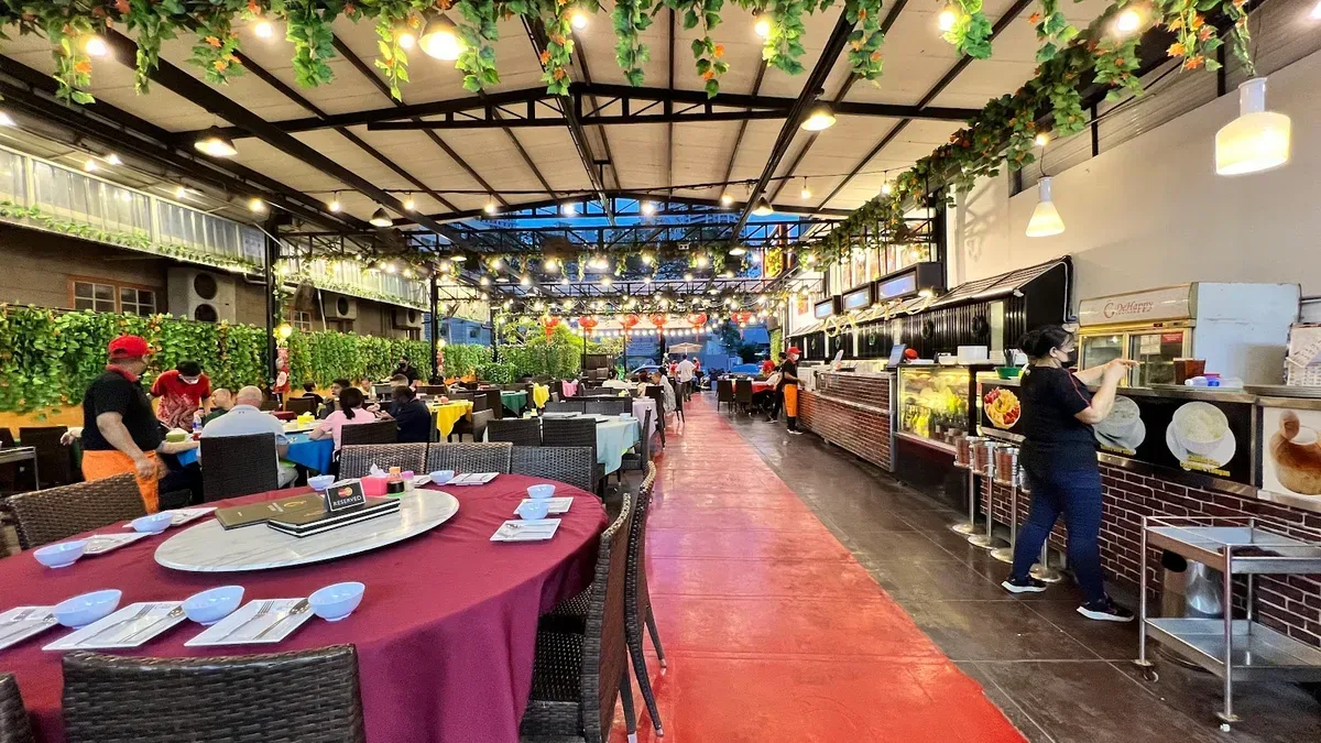 Dehappy Seafood Restaurant Penang — interior