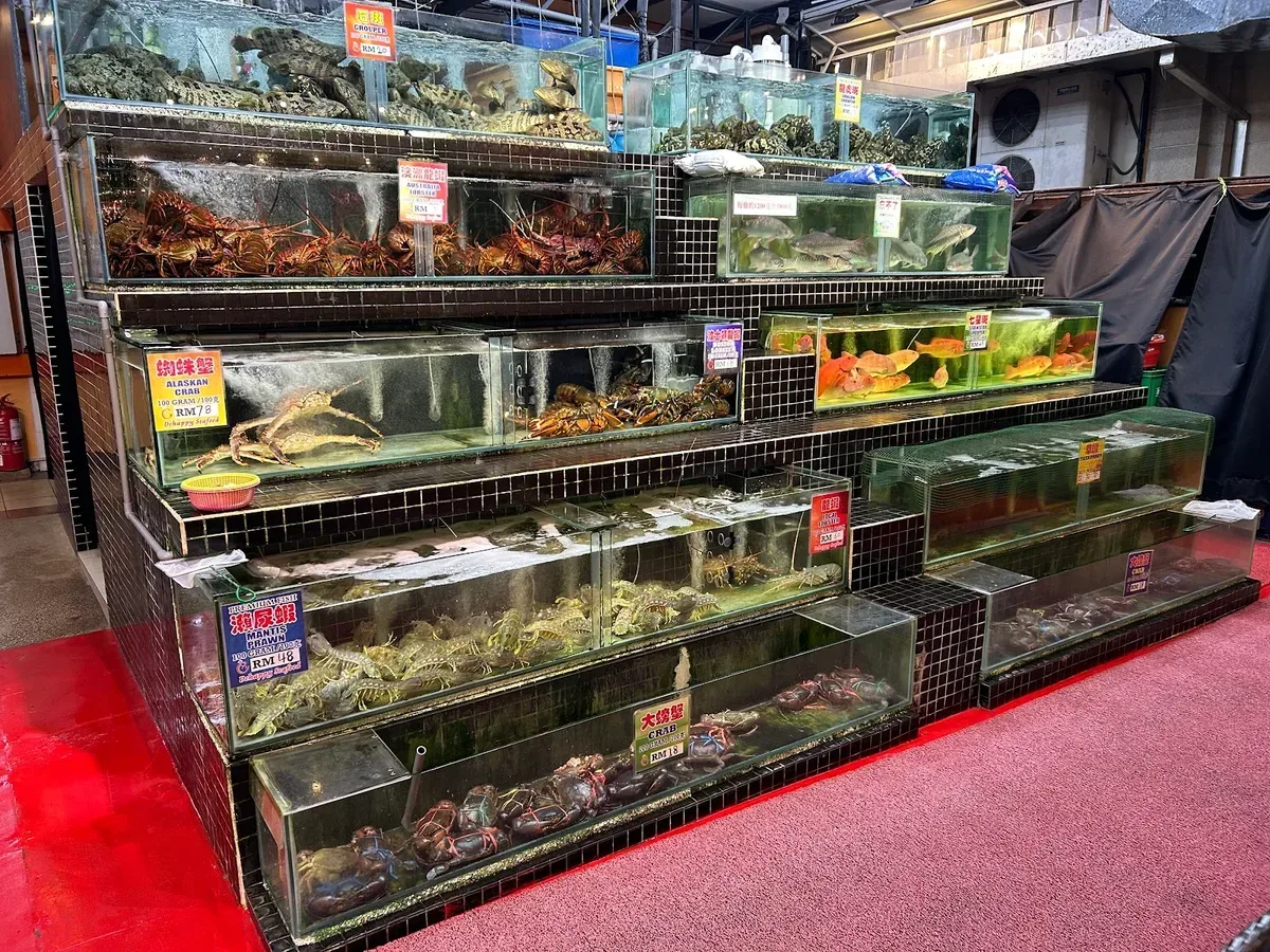 Dehappy Seafood Restaurant Penang — interior
