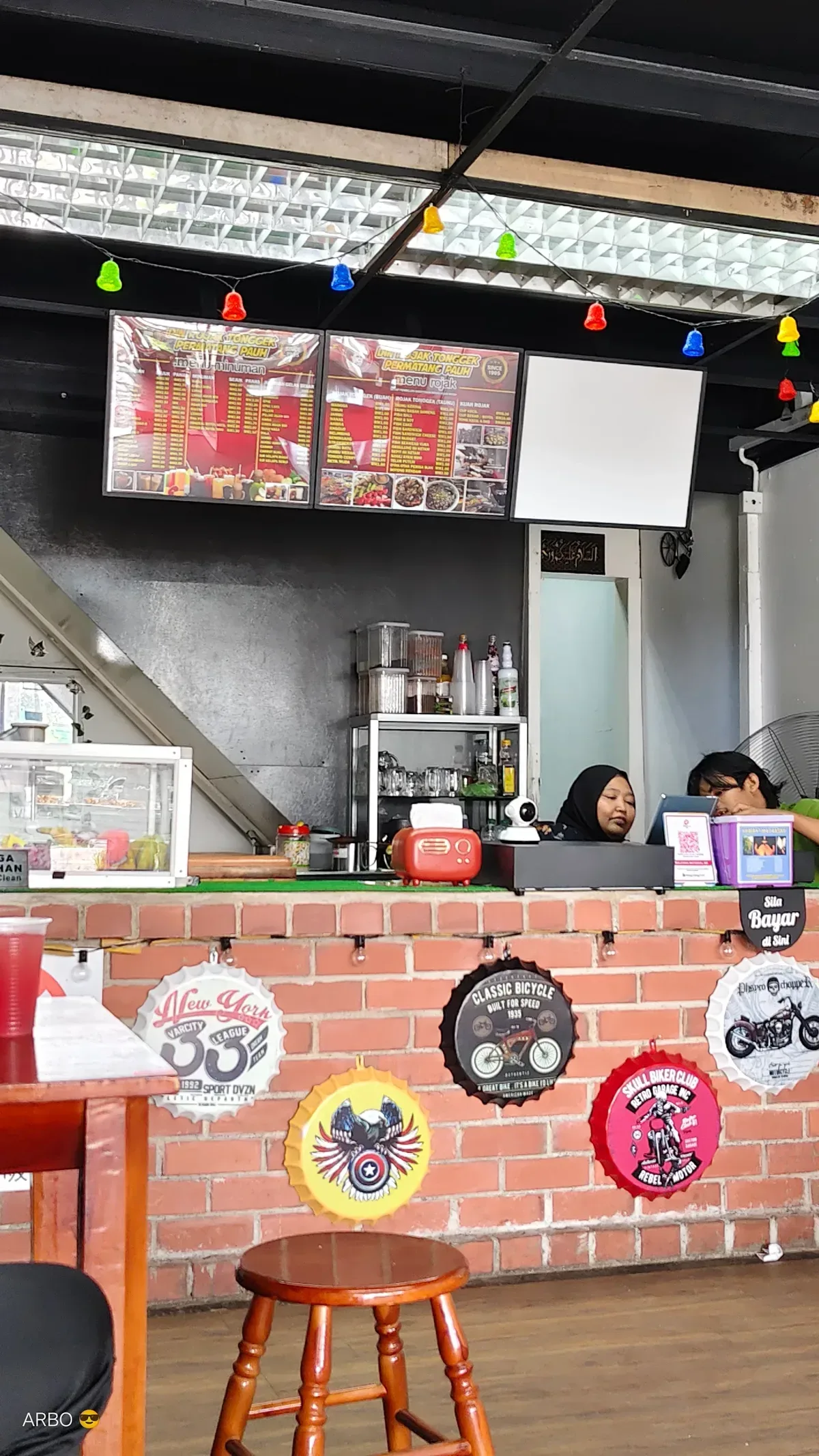 Din Rojak Tonggek Permatang Pauh — interior
