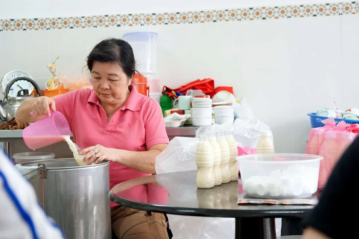 Bottling fresh soy milk