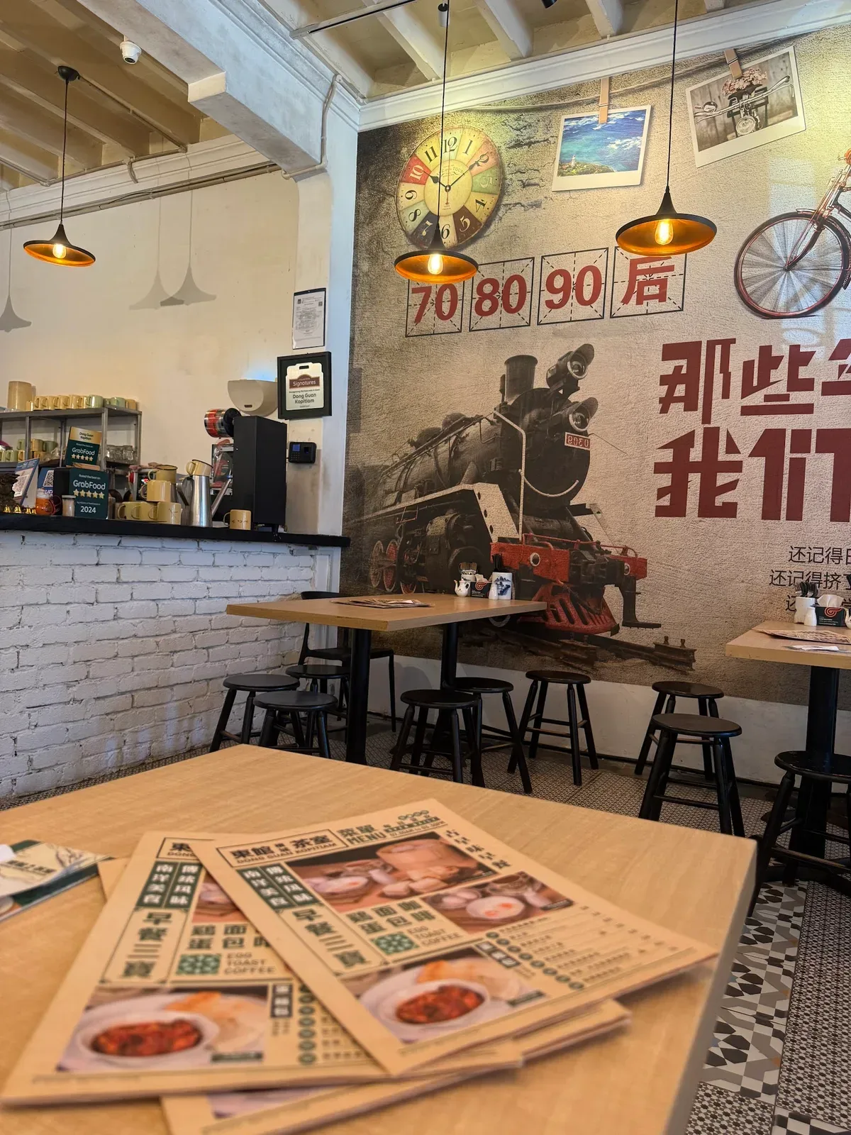 Dong Guan Kopitam — interior