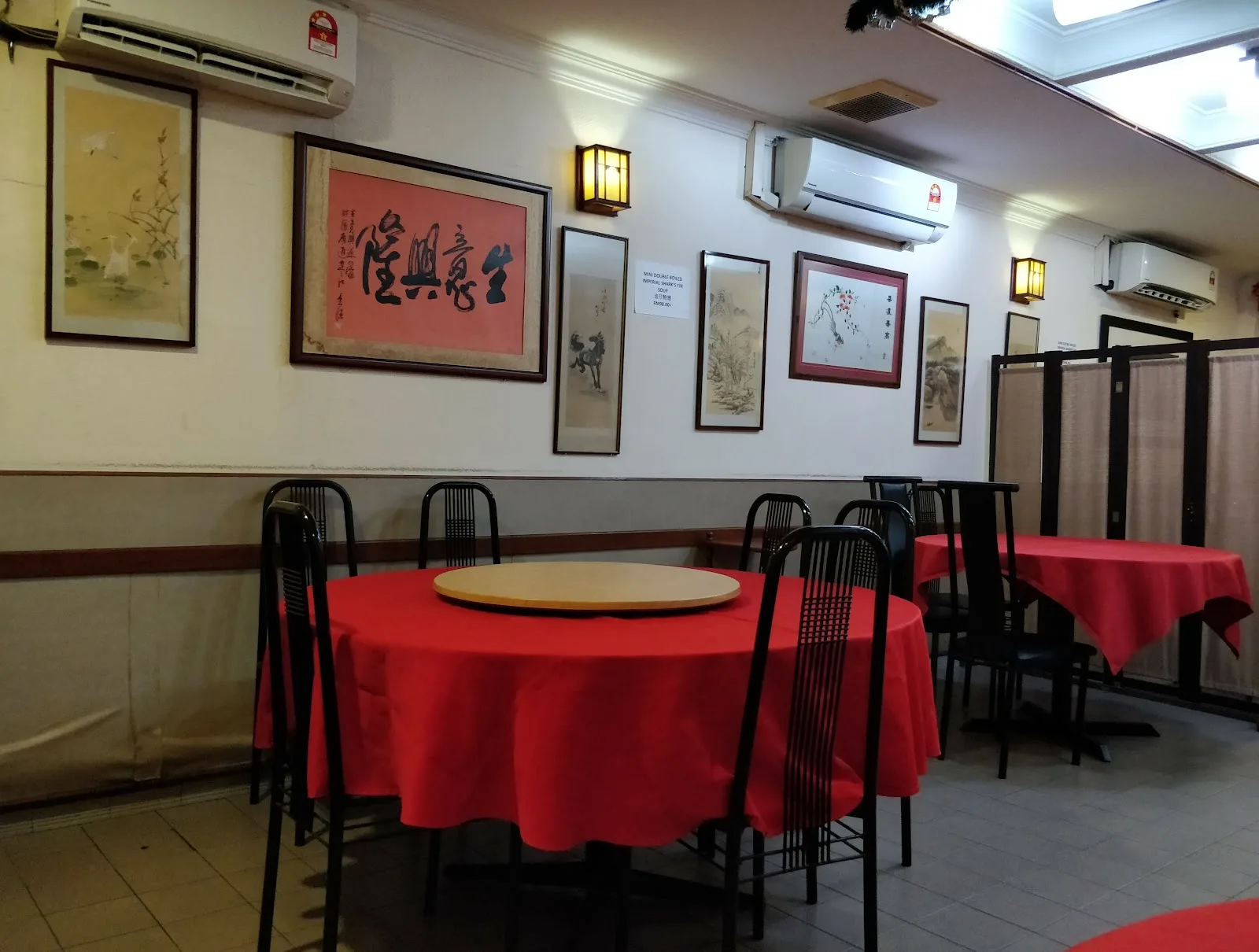 Double Dragon Inn Restaurant — interior