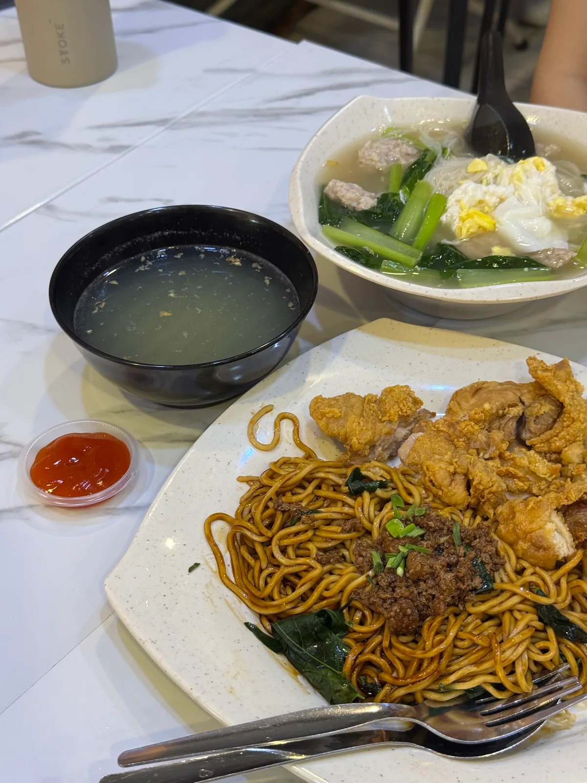 Dry noodles with minced meat served with fried chicken and a bowl of clear soup
