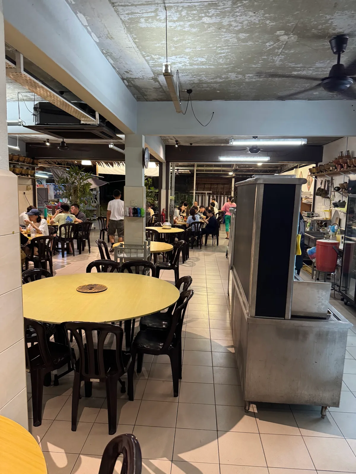 Eam Huat Charcoal Steamboat Restaurant — interior