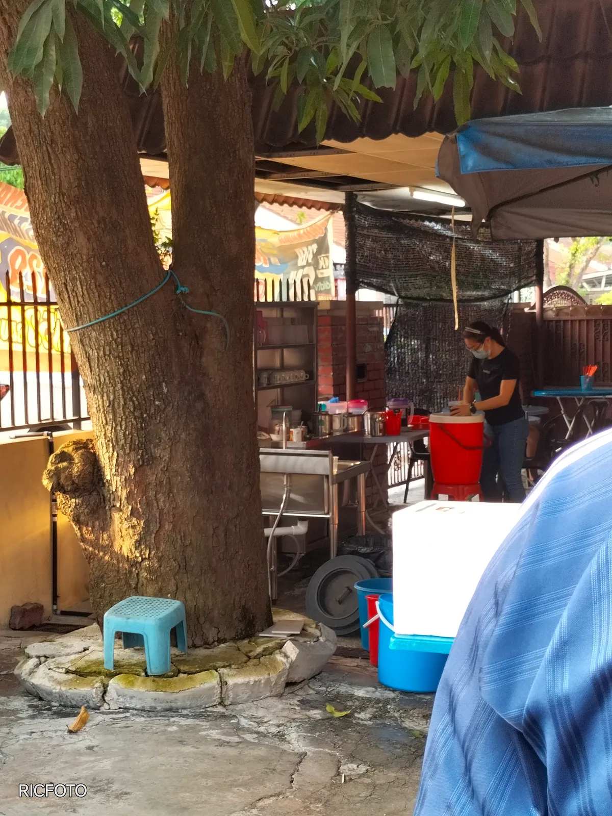 Economy Fried Bee Hoon — exterior