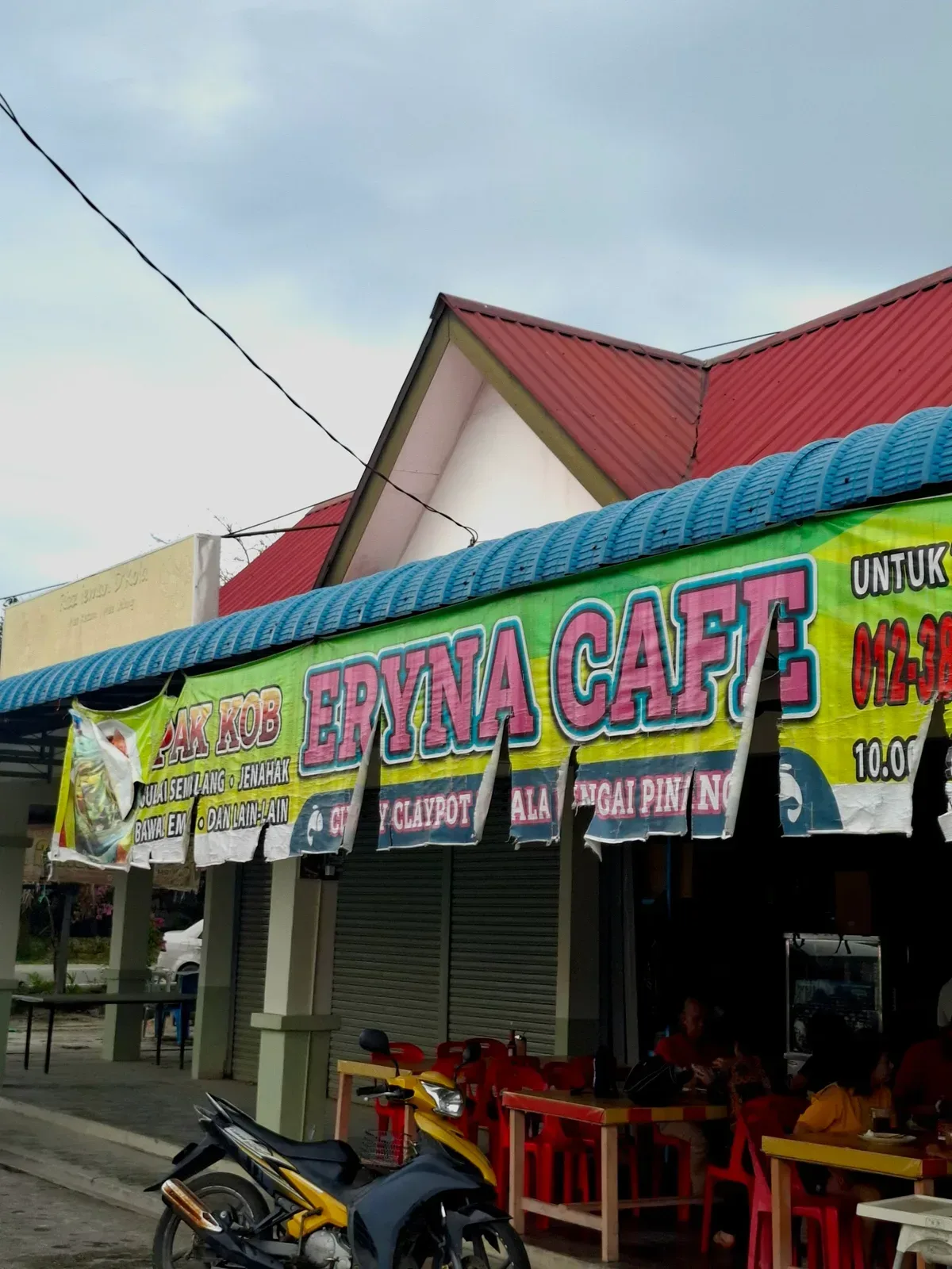 Eryna Cafe Curry Claypot — storefront