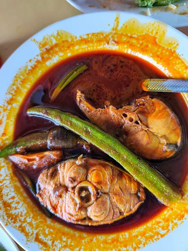 Eryna Cafe Curry Claypot — signature dish
