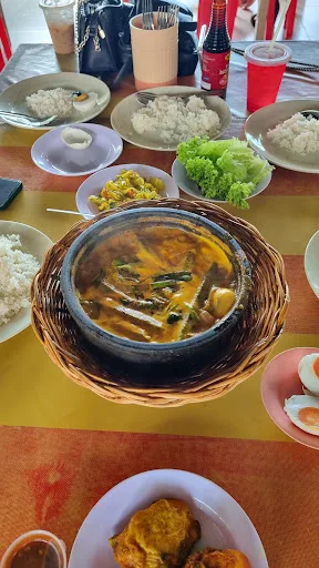 Eryna Cafe Curry Claypot — signature dish