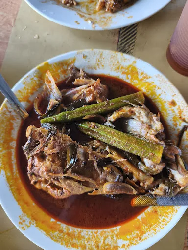 Eryna Cafe Curry Claypot — signature dish