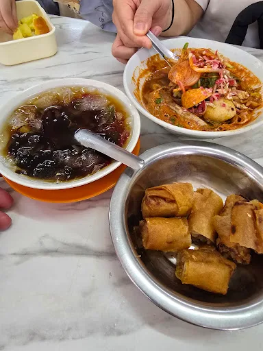 Farlim Shell Station Laksa Cafe — signature dish