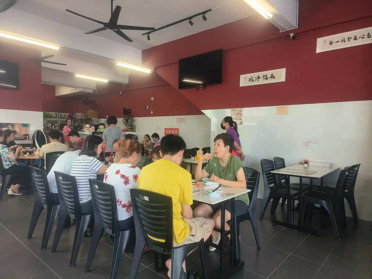 Kedai Makanan & Minuman Sin Tat Seng • 达成茶餐室 • Feng Weng Salted Chicken — interior