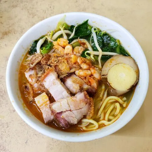 Koay teow th'ng with pork and fishball