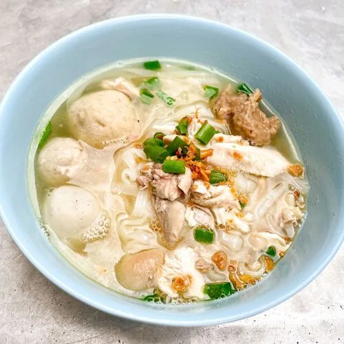 Koay teow th'ng with fishballs