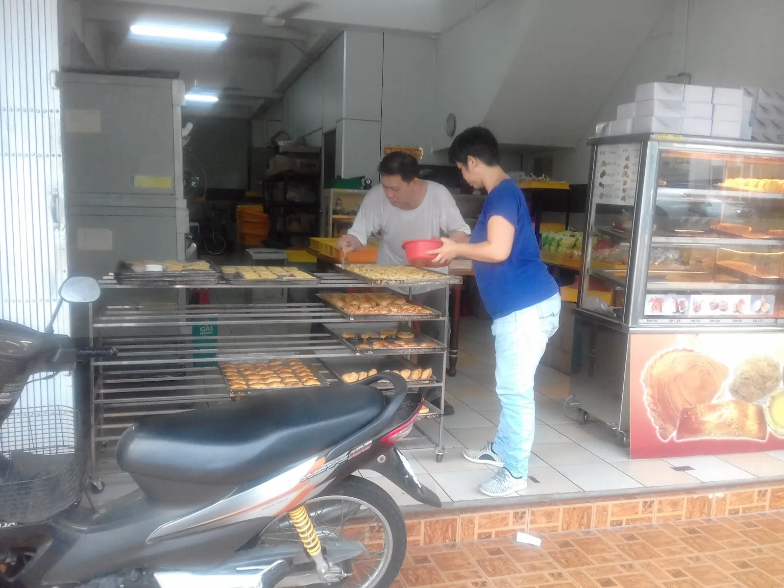 Foon Egg Tarts — interior