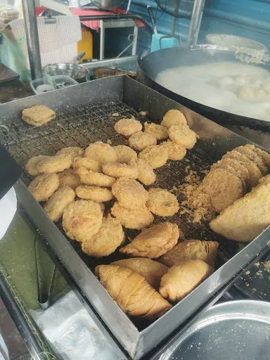 Free School Road Goreng Pisang — dish