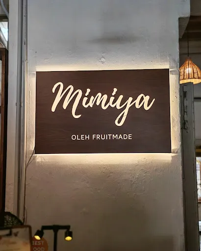 Fruitmade — signage