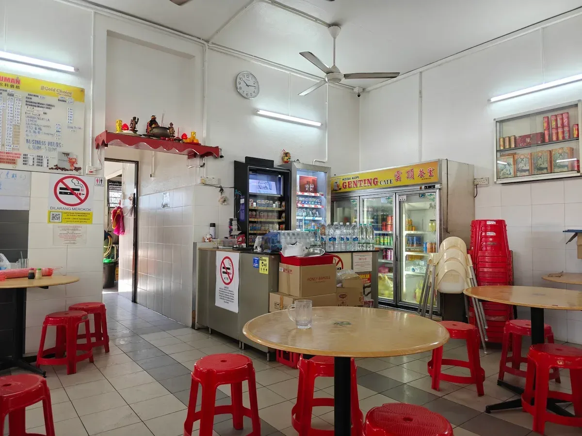 Genting Cafe Curry Mee — interior