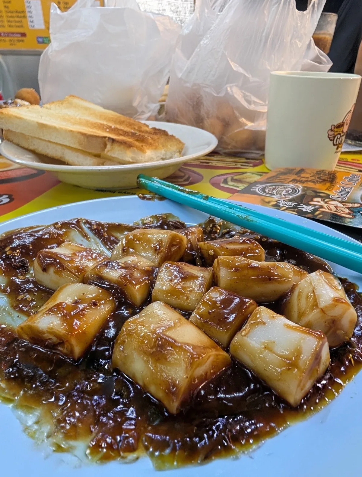 Chee cheong fun with sweet sauce