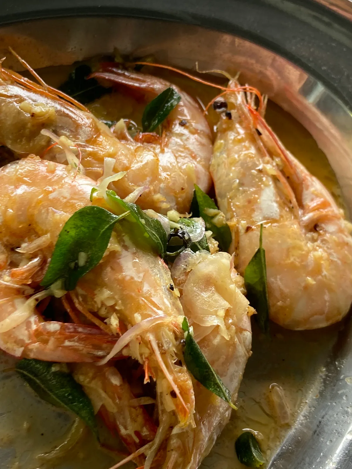 Big prawns in gravy