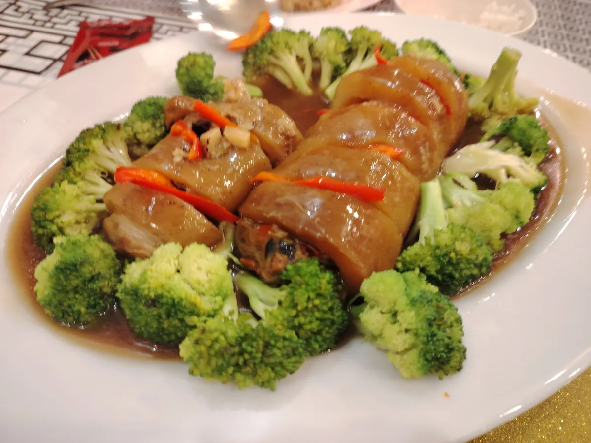 Braised sea cucumber with broccoli
