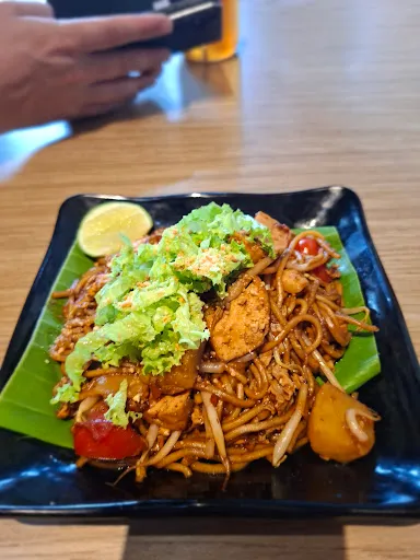Gold Lotus Vegetarian Restaurant — dish
