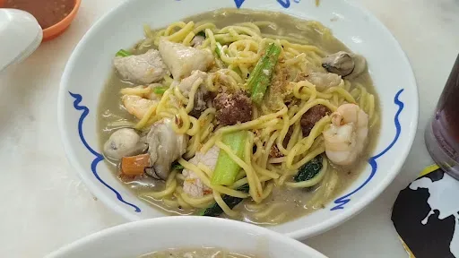 Gou Lou Hong Kee Chao Sar Hor Fun & Noodles — signature dish