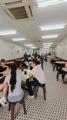 Gou Lou Hong Kee Chao Sar Hor Fun & Noodles — interior