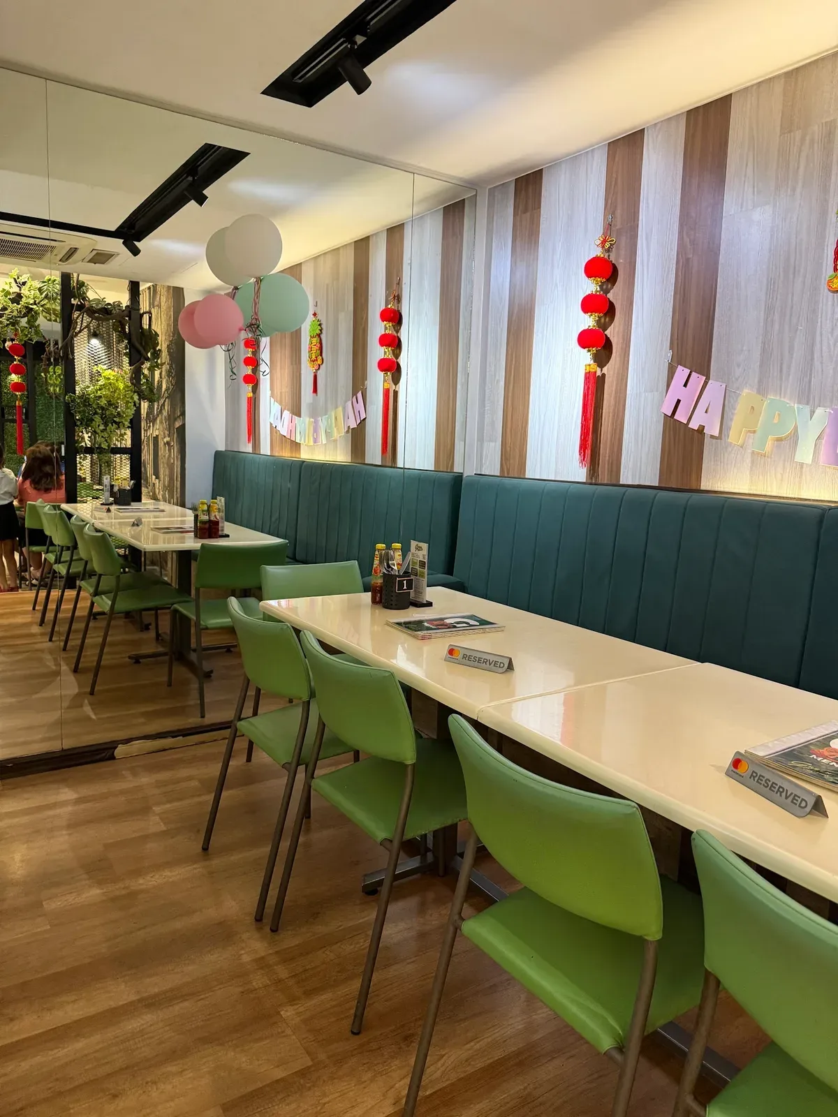 Green Island Western Food ( Halal ) — interior