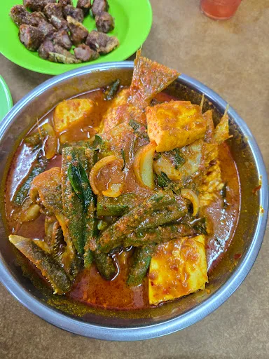 Famous Fish Head Curry @ Guang Long Coffee Shop — signature dish