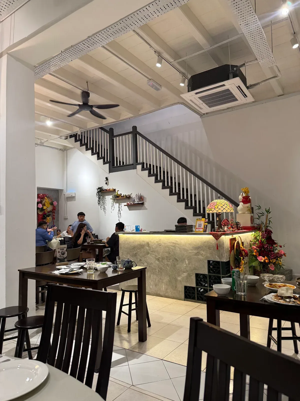 Hainan Restaurant — interior