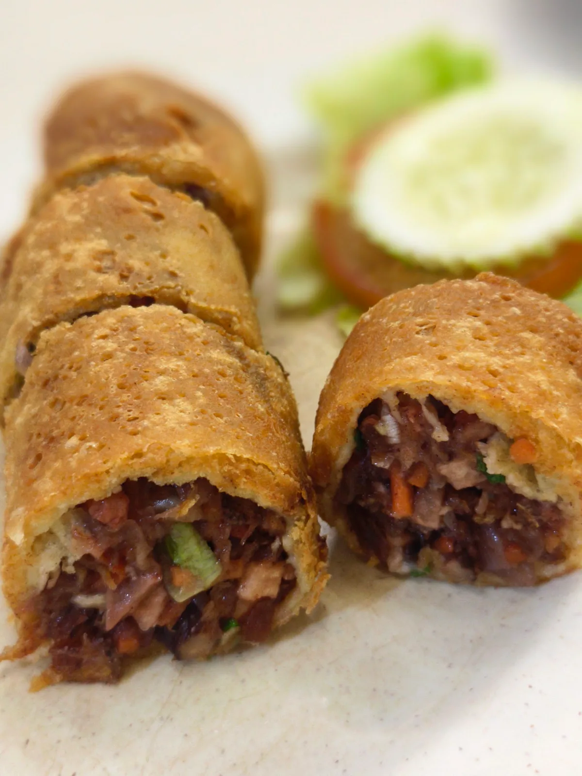 Choon pneah, cut to show filling