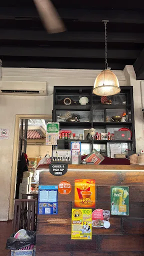 Haji Cendol & Coconut Shake — interior