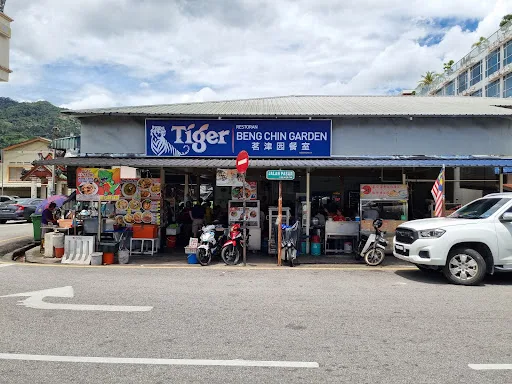 客家面特制酿豆腐 Hakka Mee — storefront