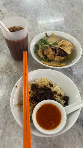 客家面特制酿豆腐 Hakka Mee — signature dish